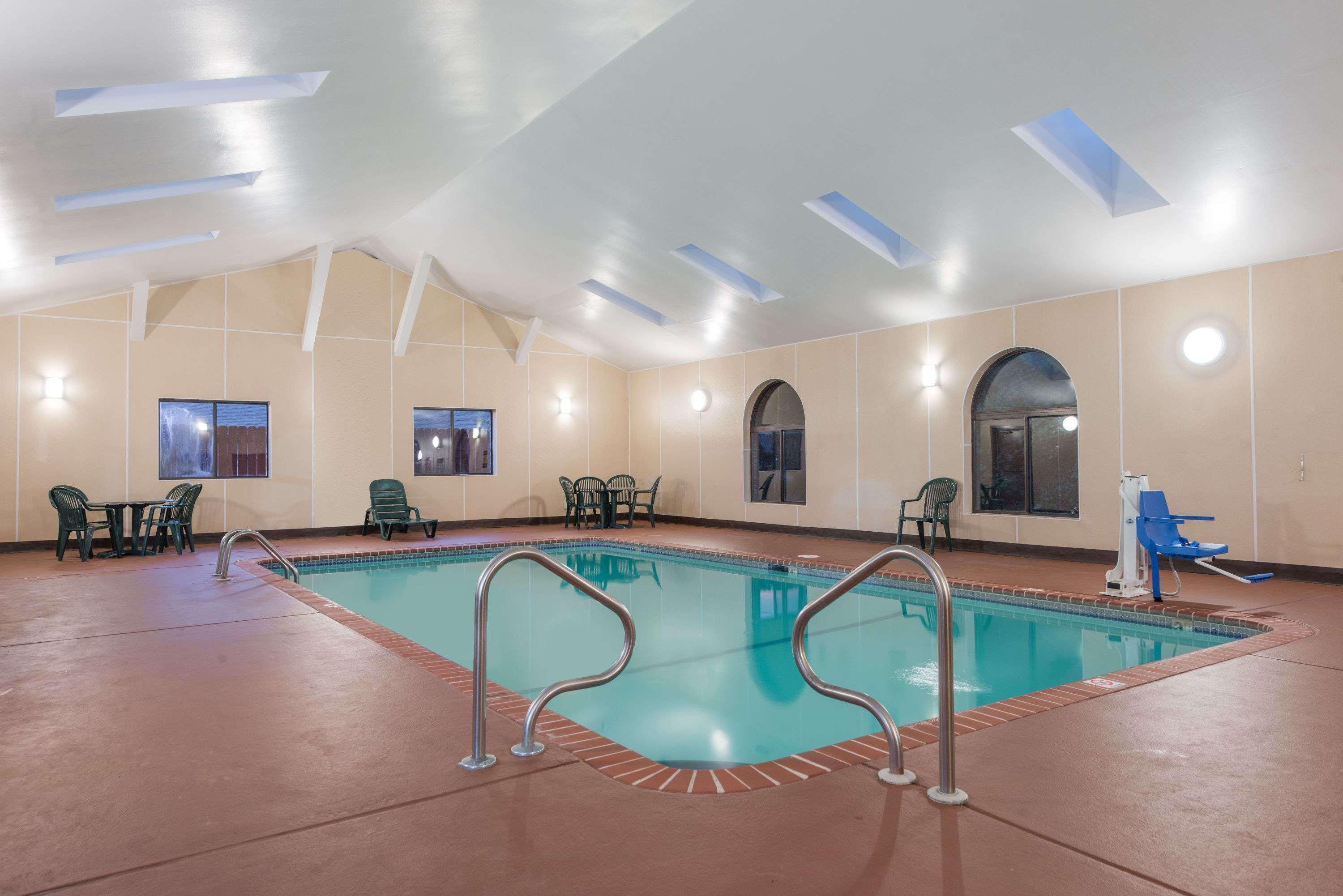 Hotel Super 8 By Wyndham St Charles Saint Charles Esterno foto